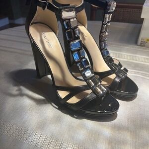 NIB Nine West Wiglie T strap heels Black in Size 9.5. Rhinestone